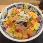 Maguro Ichiba - 海鮮ちらし丼（ご飯大盛）。
