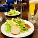 Osteria Oliva Nera a TOKYO - 先ずはサラダとビール