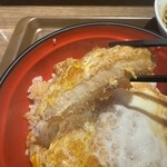 Nadai Fujisoba -  カツ丼　カツ断面