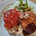 ジョイフル - にんにくトマトソースの鶏ステーキと肉コロッケ
