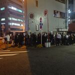 ラーメン二郎 - 帰る頃は60人オーバーの行列…。