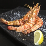 Grilled large shrimp with salt