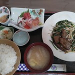 季さく - レバニラ炒め定食１０００円に小刺身盛り４００円