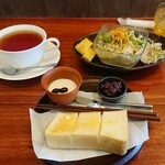 Mamenoki - サラダ付きモーニングセット