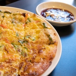 Full of flavor from fresh seafood♪ Authentic Korean fluffy Seafood pancake!