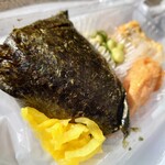 十代橘 - 令和5年11月
おにぎりセット 税込250円
おにぎり1個、枝豆、卵焼き、練り物、漬けもの