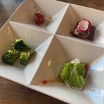 中華バルSAISAI。 - 前菜4種盛り お刺身は福井県産のカンパチ