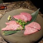 EbisuYakiniku Akami - 赤身肉3種盛り～山形牛トウガラシ、山形牛イチボ、出雲かつべ和牛シンシン