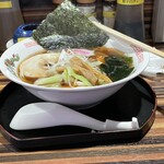 Gyouza Semmon Ten Shanhai - しょうゆラーメン 600円
                        231127 19:36