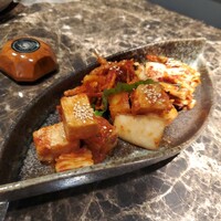 恵比寿焼肉 あかみ - キムチ盛り合わせ