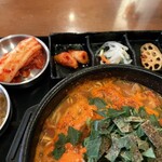 韓国家庭料理 だひゃん - トッポギや自家製白菜キムチ　チャプチェと多彩