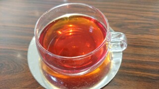 パティスリー シュクレ - 紅茶はポット提供で2杯いただけるので食べ終えほっこり