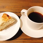 繭久里カフェ - おからのチーズケーキ&有機グリーンコーヒーブレンドHOT（ブラック）