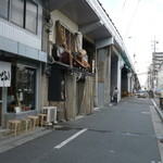 くそオヤジ最後のひとふり - 国道171号高架下、阪急神戸線踏切の手前です。