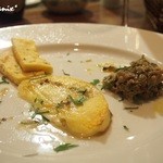 イタリア料理 カンパニョーラ - ■前菜・・・シチリア風 ひよこ豆ペーストのフリット パネッラ、
シチリア風 カチョカヴァッロチーズのソテー ヴィネガーとオレガノ風、
茄子のオーブン焼き