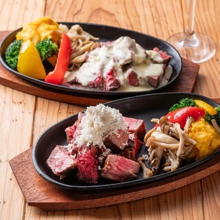 アツアツ鉄板のステーキを提供！