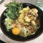 八起そば - 春菊天＋ゲソ天＋玉子と豪華になった。