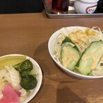 濃厚丸鶏らーめん こちょうらん - サラダ無料漬物無料