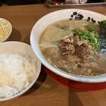濃厚丸鶏らーめん こちょうらん - お昼の醤油ラーメン 748円　ライス、漬物、サラダ無料