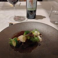四間道レストランMATSUURA - 牛モモ肉の赤ワイン煮。これは赤ワイン煮が苦手な人にぜひ食べてもらいたい料理です。全然もたれない…というか不思議なくらいあっさりしてます。これに右岸のメルローは重すぎますね。
