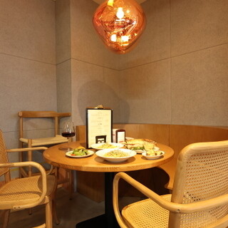 お洒落な店内で特製イタリアンとワインを堪能する、贅沢な時間を