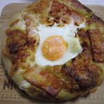 ブーランジェリー メゾン ユキ - 玉子とベーコンのピザ(正式名失念)