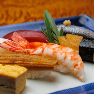 瀬戸内海の地魚と旬の食材を使用した寿司や一品料理に舌鼓