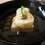 札幌 なだ万雅殿 - お椀の菊花しんじょです(2013年11月)。