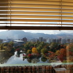 札幌 なだ万雅殿 - 紅葉見ながらの食事となりました(2013年11月)。