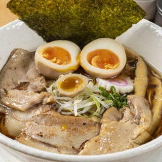 The ``Chinese soba'' served with carefully selected ingredients is the ultimate bowl.