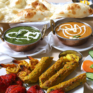 인도인 요리사가 다루는 고품질의 향신료를 사용한 인도 요리