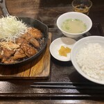 肉食堂 最後にカツ。 - 