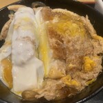 五六八そば - 厚さ1センチの硬めのカツのカツ丼（2023年11月30日撮影）