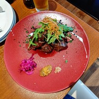 トラットリア イル レガーロ - アメリカ産アンガス牛ハラミのタリアータ オーガニックマスタード添え