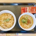 Nakau - 親子丼(並)　450円
                      担々うどん小セット　330円