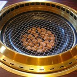 Yakiniku Kuroyanagi - 石焼き　お肉を焼きます