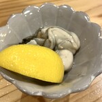 Uojin - 生牡蠣（200円）