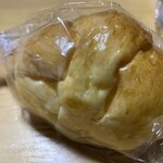 ケーワン - バターロール
      シチューのお供に頂きました