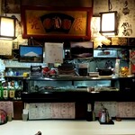 焼鳥倉沢屋 - カウンター席前。