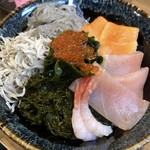 Kamakura Kaisenya - 5色丼