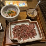 九州料理 二代目もつ鍋わたり - 炙りユッケ