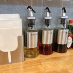 豚骨まぜそば KOZOU+ 本町店 - 卓上調味料②