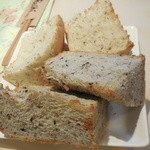 ビストロ ヴィノーブル - 自家製パン2種