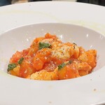 トリワイン ＰＩＫＯＳＨＨＨＵ - ゆりねと手ごねニョッキのトマトソース