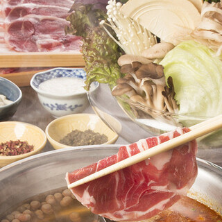 お店一番人気は、なんといっても、名物「お野菜しゃぶしゃぶ」