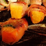 Kushiyaki Adan - 手前から　柿、パパイヤ？
