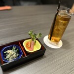 しゃぶしゃぶ 吟半 お台場店 - お通し(ほうれん草の胡麻和え・和牛の野菜巻き)