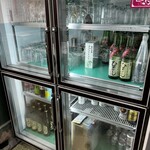 あけぼのストアー - 瓶＋ビールコーナー。グラスもご自由に。