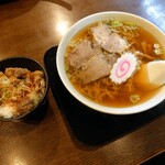 麺屋 福よし - 中華そば&チャーシュー丼