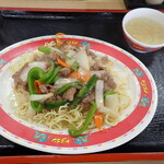 ドラゴン - 牛肉焼きそば￥825